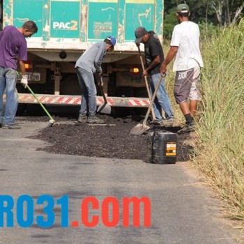 Prefeitura de Guaratinga inicia nova operação tapa-buracos na BA283