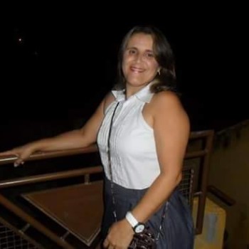 Arlinda Souza Pires comera mais um ano de vida