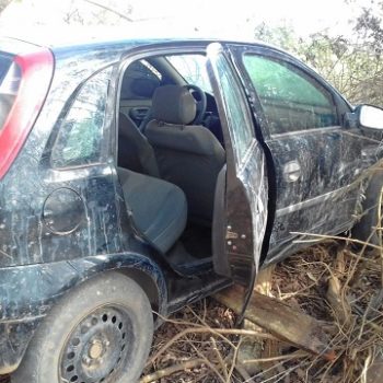 Carro com placa de Guaratinga é encontrado abandonado em lixão de Teixeira