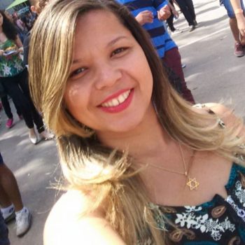 Flavia Santos completa mais um ano de vida neste domingo (21)