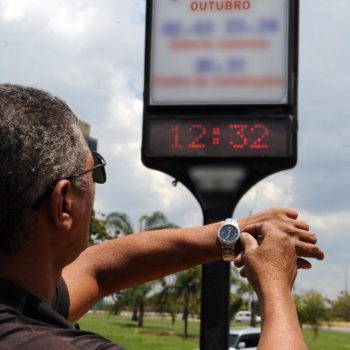 Bahia fica fora do Horário de Verão, que começa à meia-noite; confira o que muda