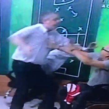 Ex-presidente do Inter dá murro em jornalista em programa ao vivo; assista