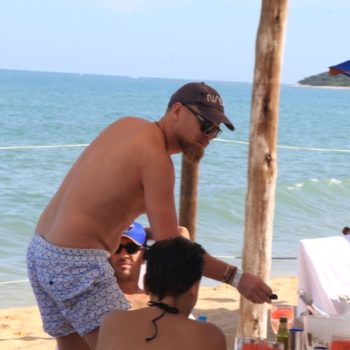 Leonardo DiCaprio curte dia na praia em Trancoso, veja as fotos