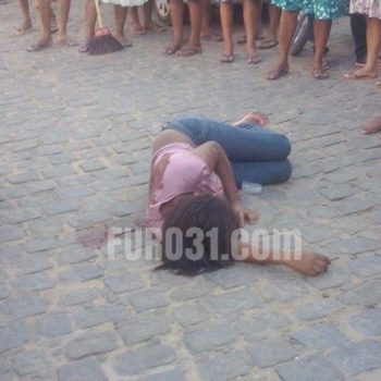 Mulher é esfaqueada no centro de Guaratinga