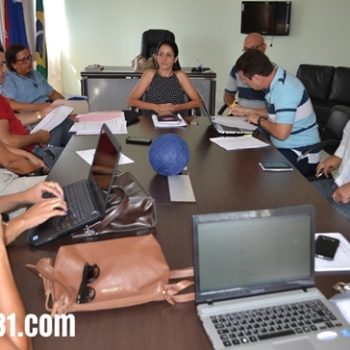 Reunião entre prefeita, secretários e dirigentes da APLB discute questões dos servidores de Guaratinga