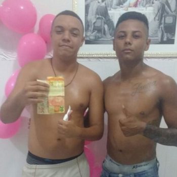 Jovem paga dívida de R$ 70 com 1 ano de atraso, ganha festa, e vídeo viraliza