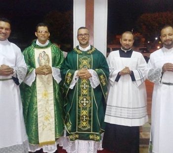 Pe. Regenilson dos Santos Silva é empossado como novo pároco da Paróquia Nossa Senhora Aparecida