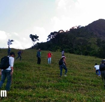 Populares exploram à pedra de Cajuíta