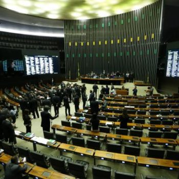 Veja como votaram os deputados baianos o projeto que libera a terceirização para todas as atividades das empresas