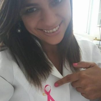 Técnica de enfermagem morre ao levar choque fazendo chapinha