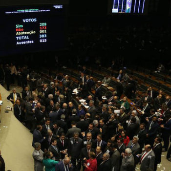 Veja como votaram os deputados baianos na sessão que barrou denúncia contra Temer