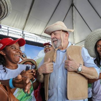 Em Feira de Santana, Lula diz que pode ‘consertar o país’