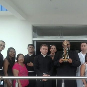 Imagem Peregrina de Nossa Senhora Aparecida visita setores públicos de Guaratinga