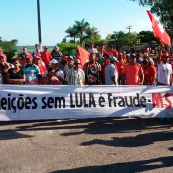 Manifestantes fecham estradas na Bahia em atos para apoiar ex-presidente Lula