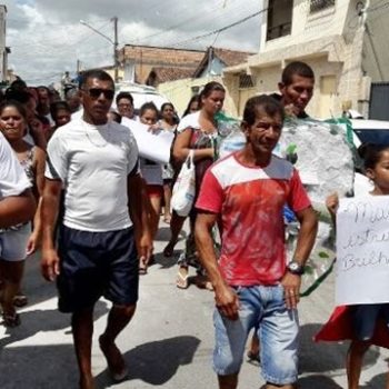 Enterrado o adolescente que morreu afogado em praia na orla de Porto Seguro