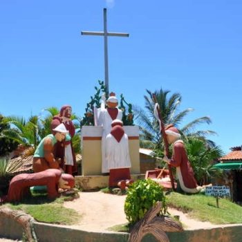 Justiça Federal manda demolir monumento réplica da 1ª Missa do Brasil em Cabrália