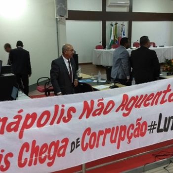 Termina em protesto sessão da Câmara que arquivou nova denúncia de investigação do prefeito Robério