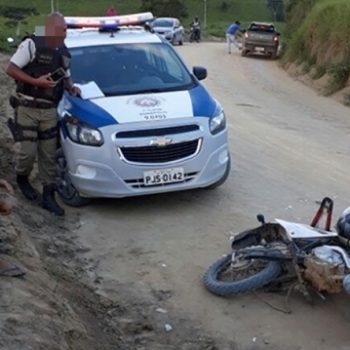 Acidente deixa motociclista gravemente ferido em estrada de terra em Guaratinga