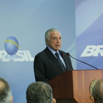 Decreto de Temer vai autorizar militares a dirigir caminhões para fora da estrada