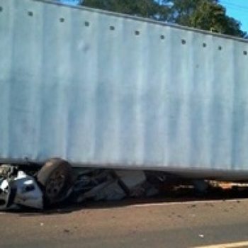 Caminhonete S-10 com placa de Serrolândia é esmagada por carreta no estado do Maranhão