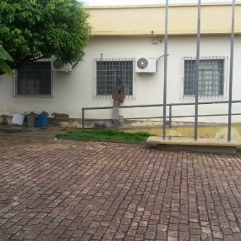 Itiúba – Policia investiga morte de homem enforcado em janela do Fórum