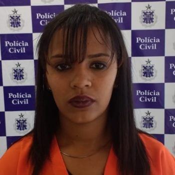 Polícia prende mulher com 105 kg de maconha, armas e R$ 12 mil em Porto Seguro