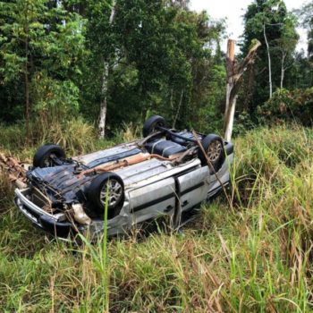 Bebê de quatro meses morre e cinco pessoas ficam feridas após carro capotar na BR-101