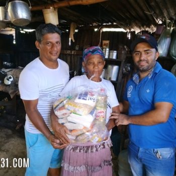 Studio Vinny distribui cestas básicas arrecadadas em campanha beneficente