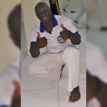 Mestre de capoeira afirma que foi afastado de projeto educativo por preconceito em Guaratinga; Diretor de cultura nega