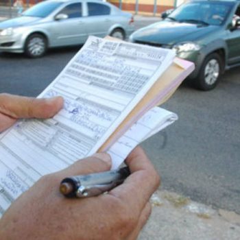 Carro da Secretaria de Saúde de Itamaraju é multado 14 vezes em 30 dias