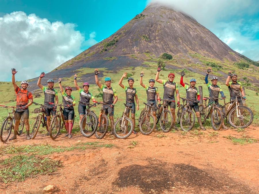 Grupo de ciclismo comemora aniversário percorrendo 33 Km em Guaratinga