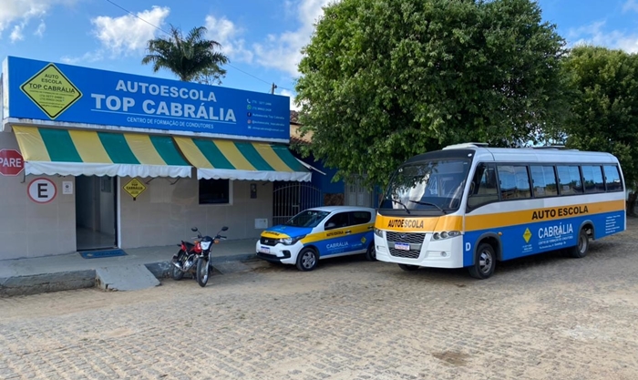 Autoescola Top Cabrália tem ônibus para quem se interessar em trocar sua categoria para D