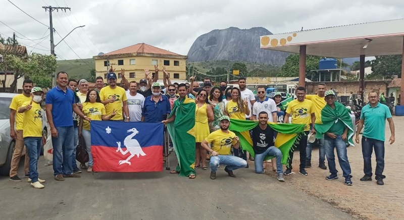 Guaratinguenses participam de manifestação do 7 de Setembro em Itabela