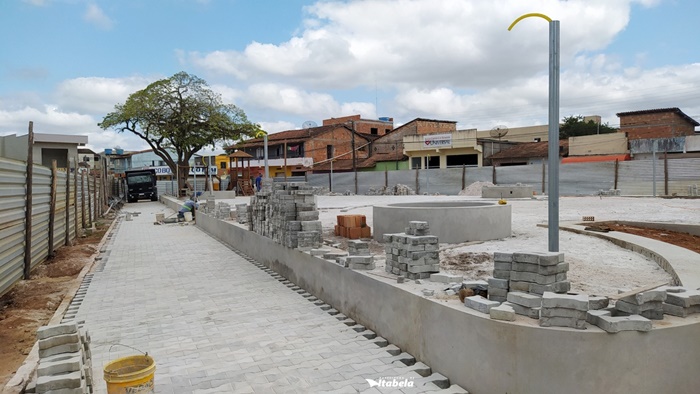 Praça Inocêncio Pereira já está na reta final da revitalização em Itabela