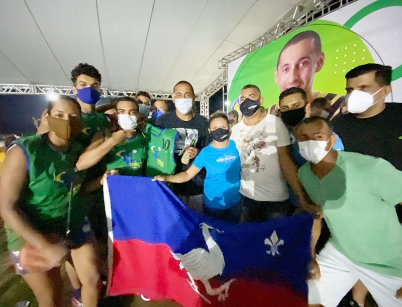 Atletas de Guaratinga participam de palestra com o campeão olímpico Serginho do Vôlei
