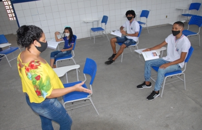 Escolas estaduais da Bahia migrarão para aulas 100% presenciais a partir do dia 18 de outubro