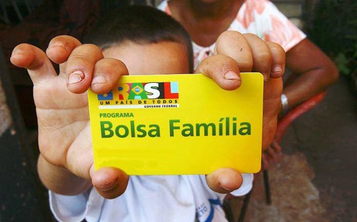 Bolsa Família chega ao fim após 18 anos para dar lugar ao Auxílio Brasil