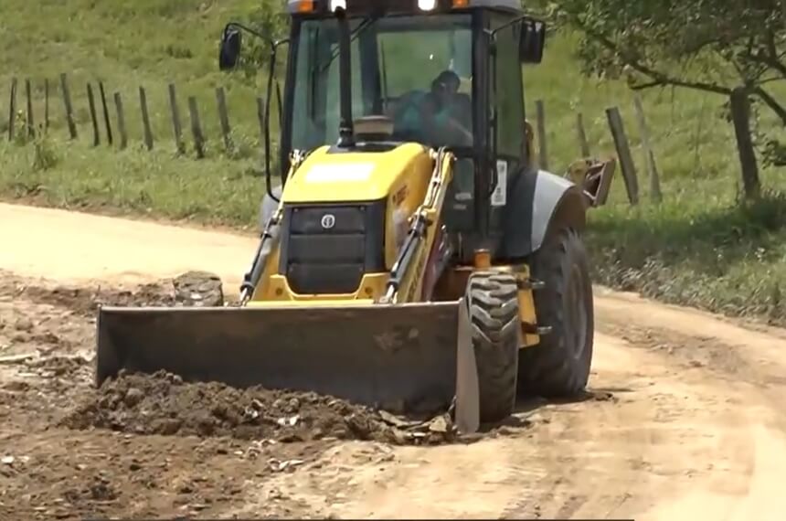 Recuperação de estradas e pontes destruídas pelas chuvas em Guaratinga é destaque na TV