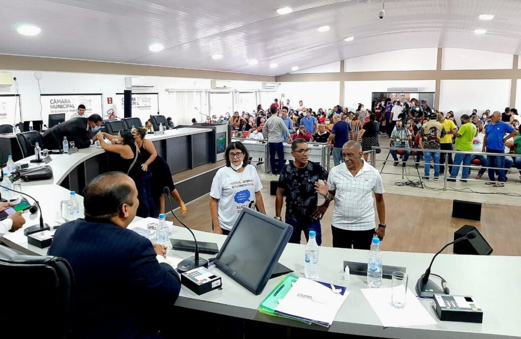 Câmara de Eunápolis aprova reajuste de 14,42% aos professores municipais