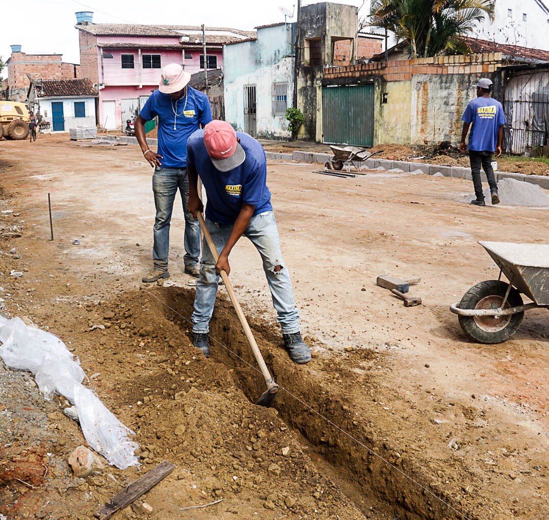 Prefeitura de Itabela inicia a pavimentação de mais duas ruas no centro