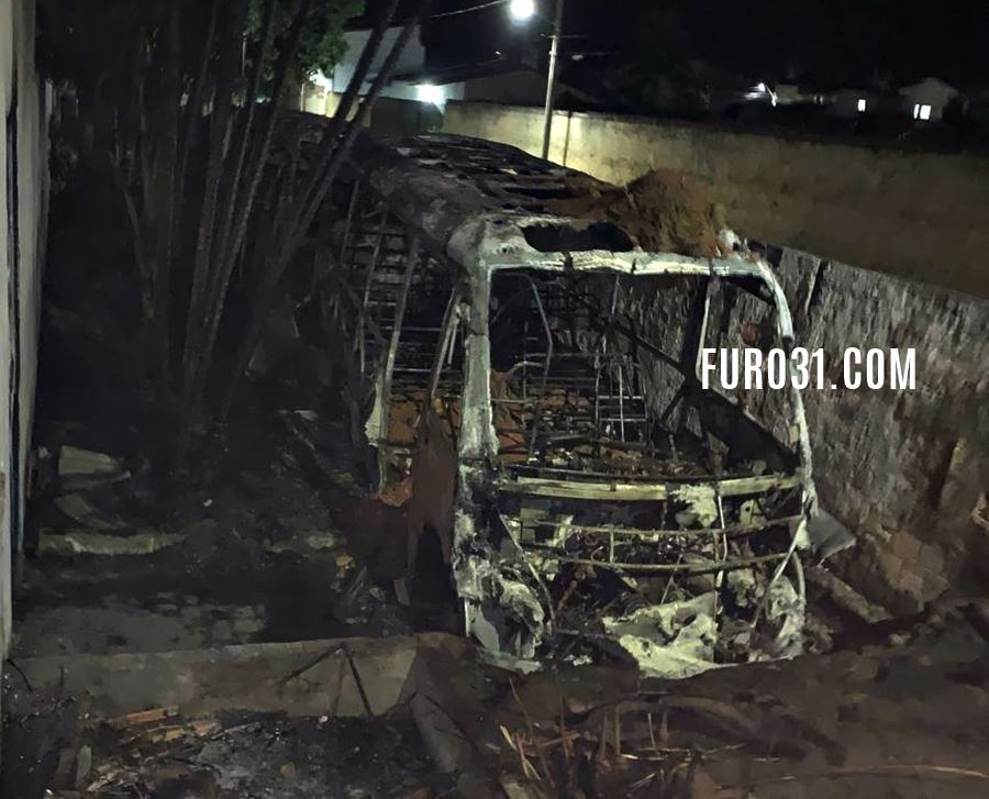 Ônibus incendiados deixam população assustada em Guaratinga