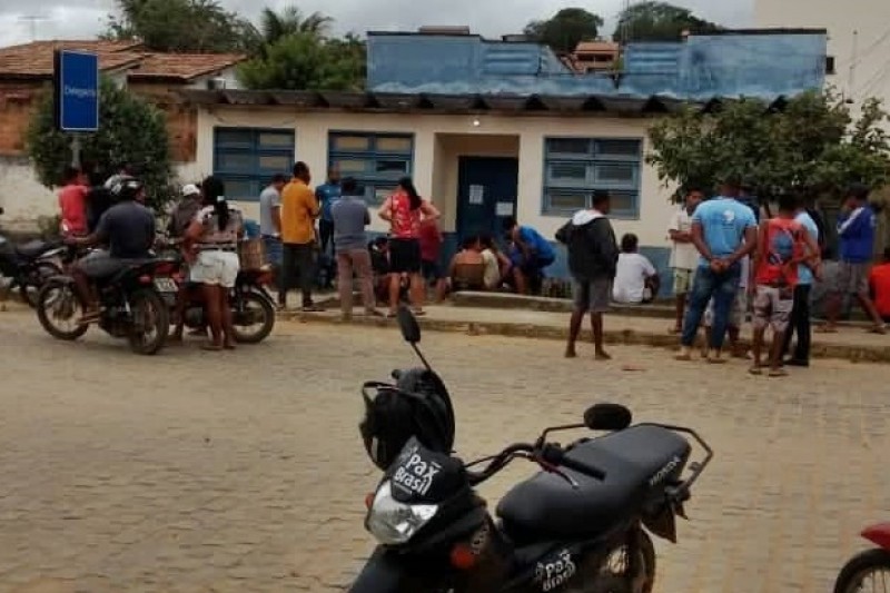 Homem morre na porta da delegacia, após ser esfaqueado em Guaratinga