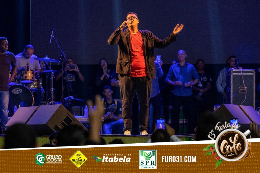 Emoção e louvor marcam show de Anderson Freire na abertura da 13ª