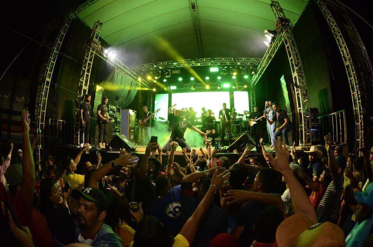 Público lota circuito de evento na terceira noite do aniversário de 61 anos de Guaratinga