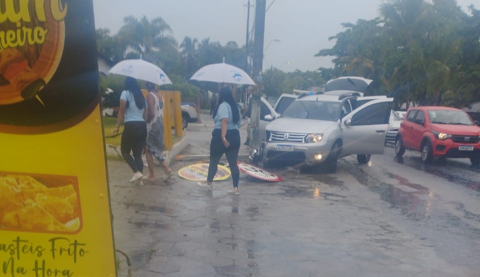 Motorista é preso após fugir de blitz policial em Porto Seguro e comparsa morre em troca de tiros