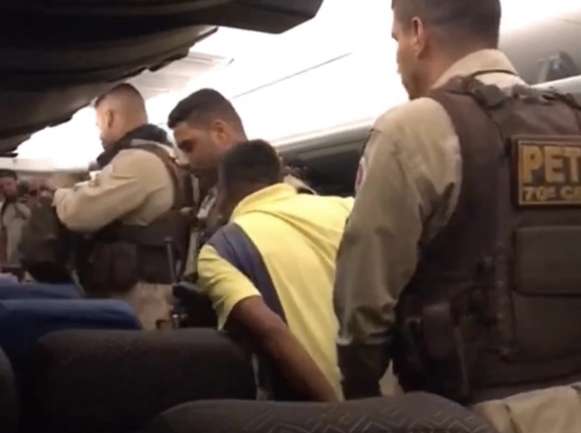 Homem é preso após ser acusado de se masturbar dentro de ônibus em Ilhéus
