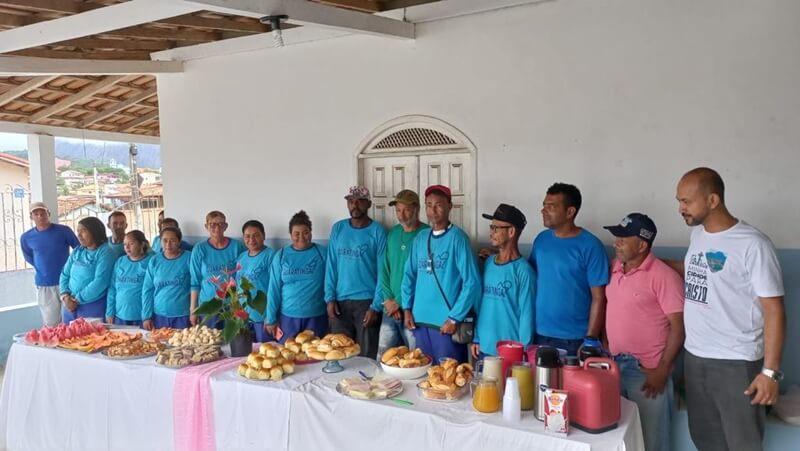 <strong>Igreja Presbiteriana realiza homenagem aos profissionais da limpeza pública de Guaratinga</strong>