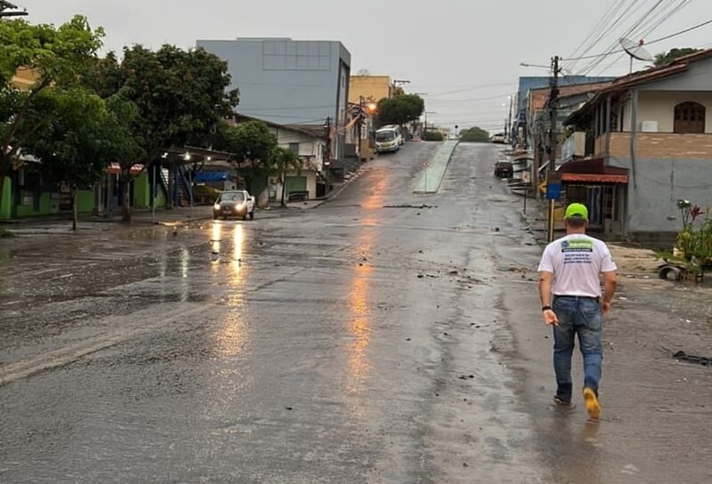 Eunápolis registra alagamentos em diversos bairros causados pelas chuvas deste domingo (20)