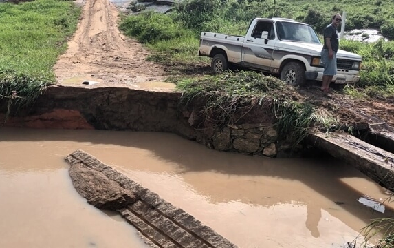 Chuva bloqueia três estradas na zona rural de Guaratinga