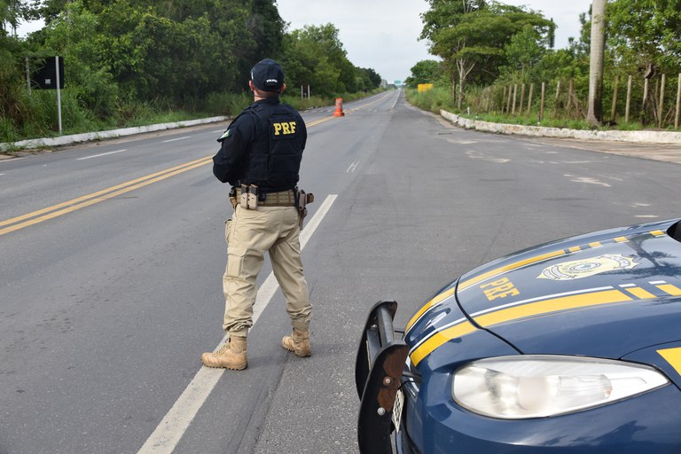 Homem é detido por tentar matar namorada na BR-101 em Eunápolis